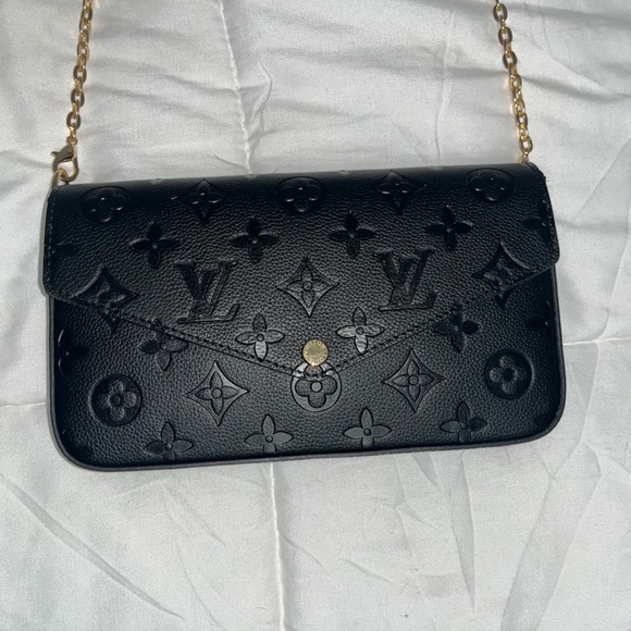 Elegant Black Crossbody Bag - Picture 2 of 10